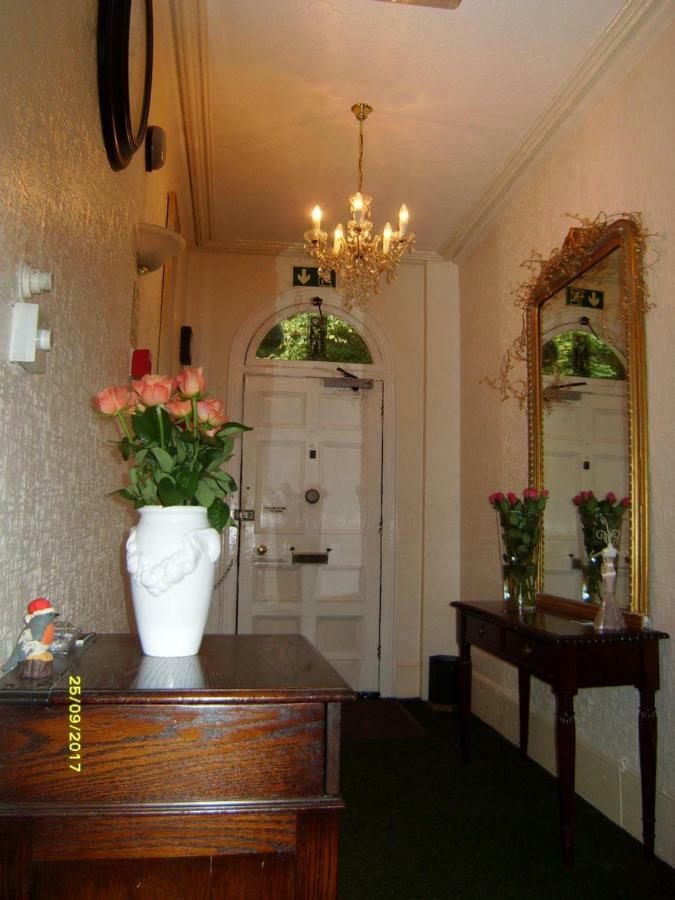 דובר St Martins Guest House מראה חיצוני תמונה